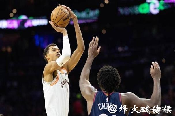 布里奇斯41分文班空砍42+18 尼克斯险胜马刺