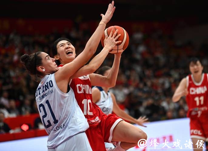 中国女篮首场热身赛56分大胜国际女篮联队