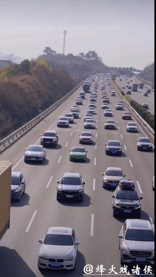 春运期间，他们在上海高速公路上排堵保障，打造年味十足出行环境